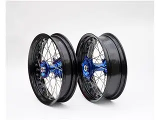 Bihr Kit Roues Complètes Avant + Arrière ART SM 17x3,50/17x5,00 Jante Noir/moyeu Bleu/rayons Argent/têtes De Rayons Argent 1 Bihr Kit Roues Complètes Avant + Arrière ART SM 17x3,50/17x5,00 Jante Noir/moyeu Bleu/rayons Argent/têtes De Rayons Argent